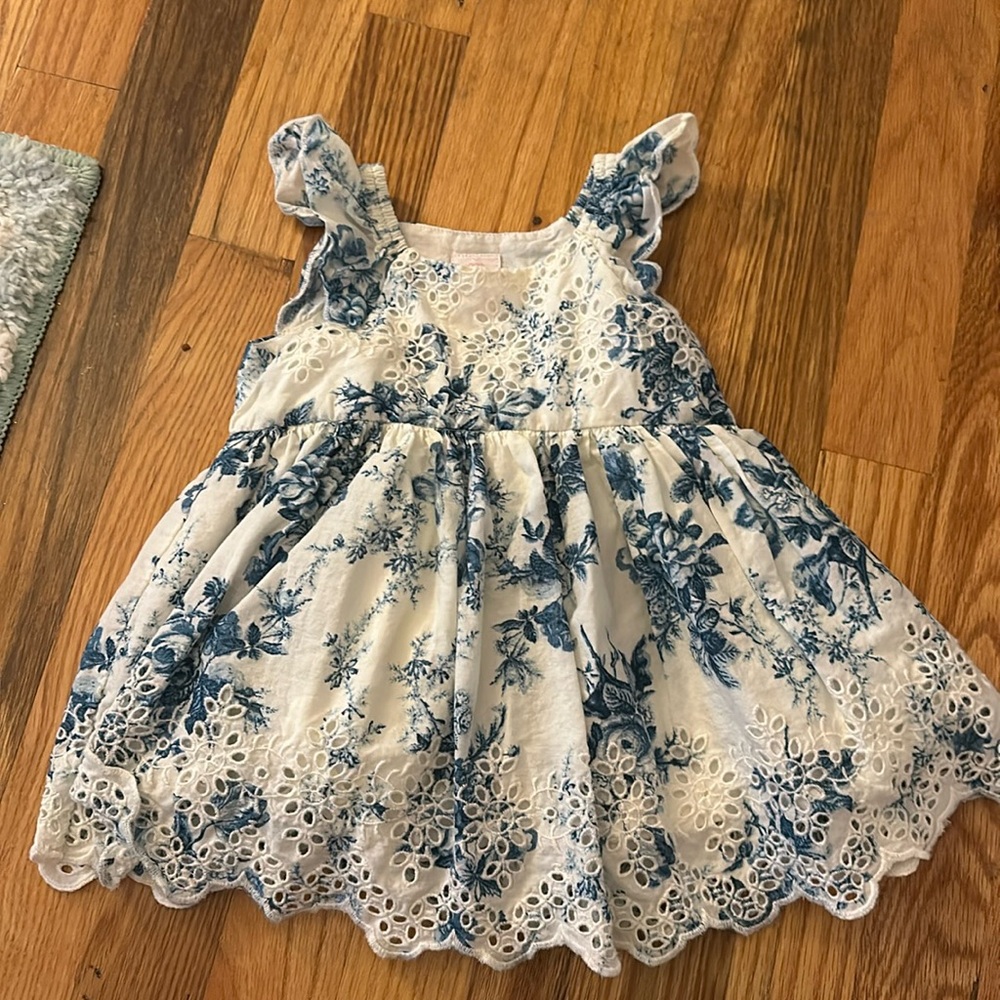 Beautiful white and blue eyelet dress, 6-12 months. Great condition